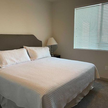 Stay Gia New Modern 1 Bedroom Apartment With Swimming Pool & Gym At Grayson Place Ґудьєр Екстер'єр фото